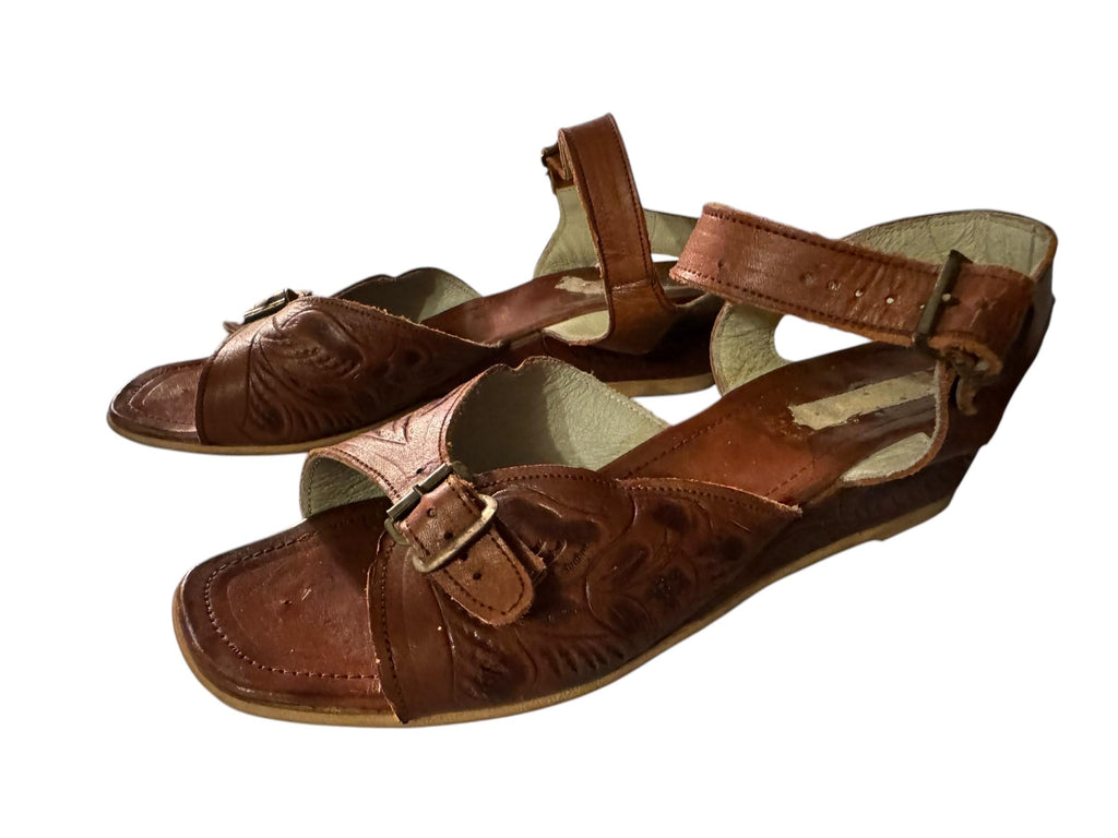 Vintage leather embossed sandals 5.5