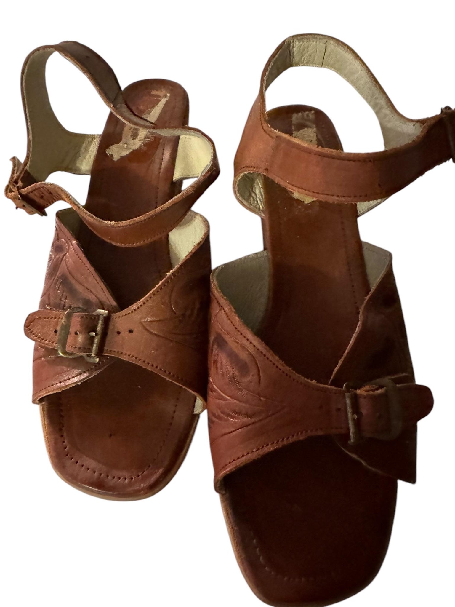Vintage leather embossed sandals 5.5