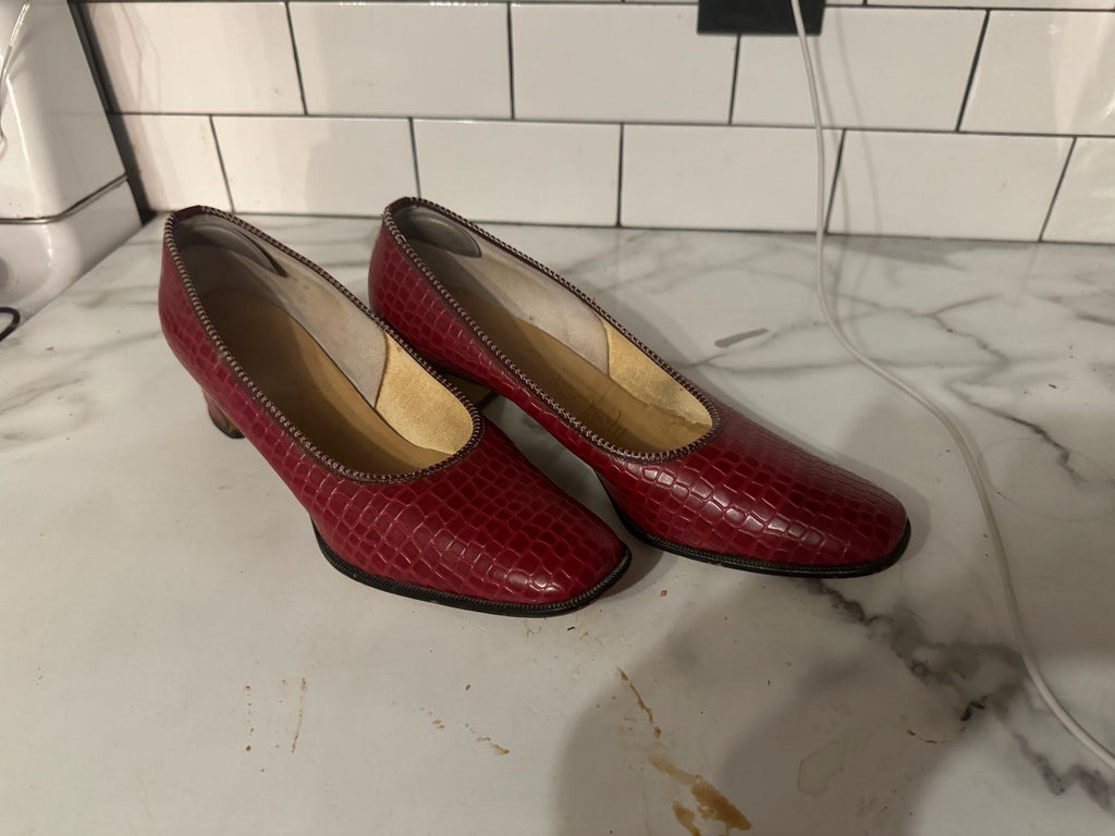 Vintage 60's red Mr Herbert pumps 9.5 B