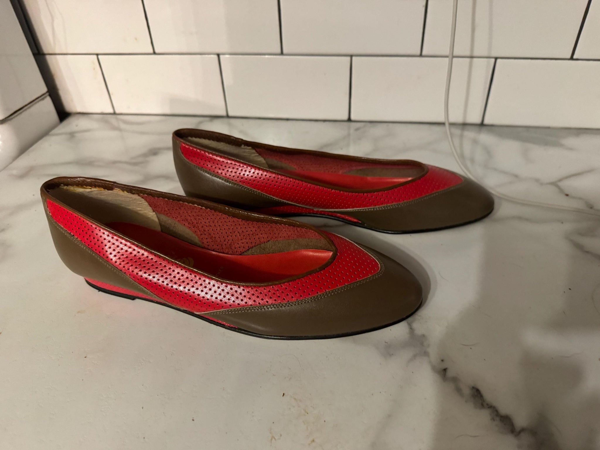 Vintage 60's red & taupe flats 8.5 M Pierre France