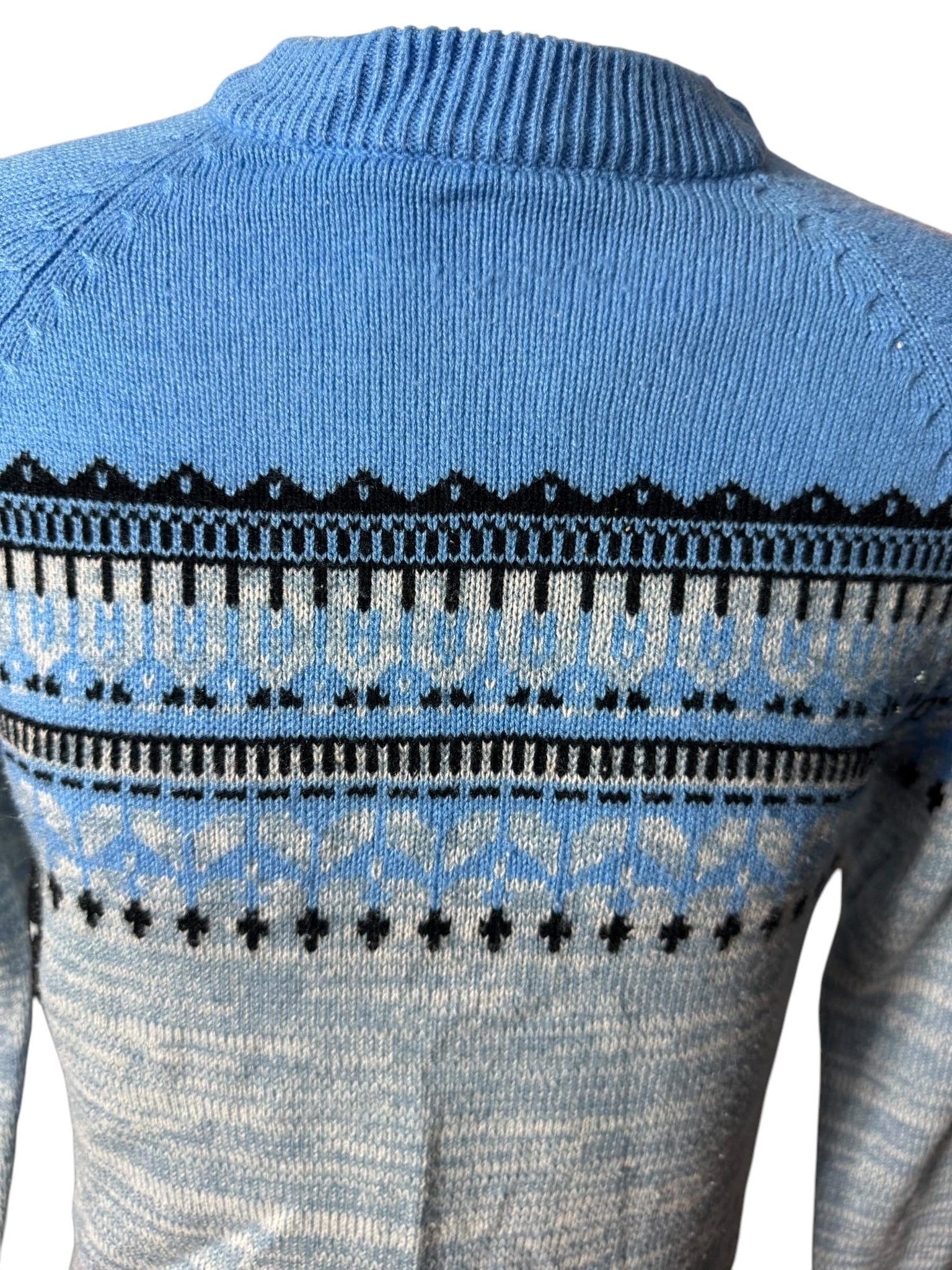 Vintage men's blue striped sweater M
