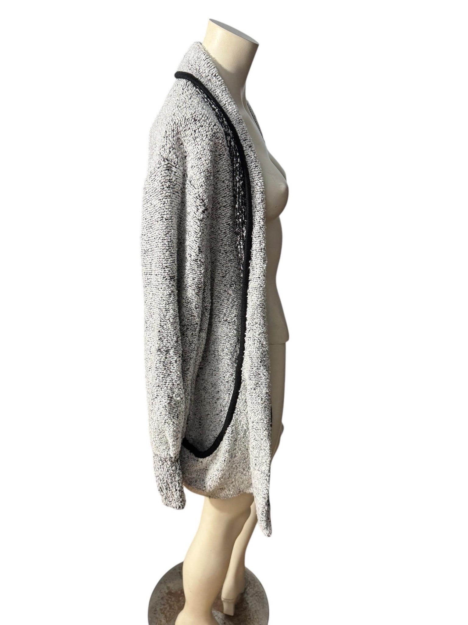 Vintage 80's black & white sweater 2xl Side Effects