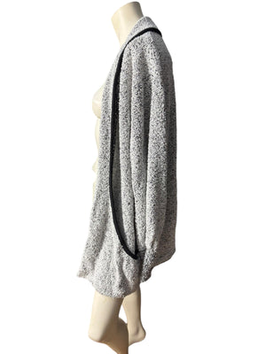 Vintage 80's black & white sweater 2xl Side Effects