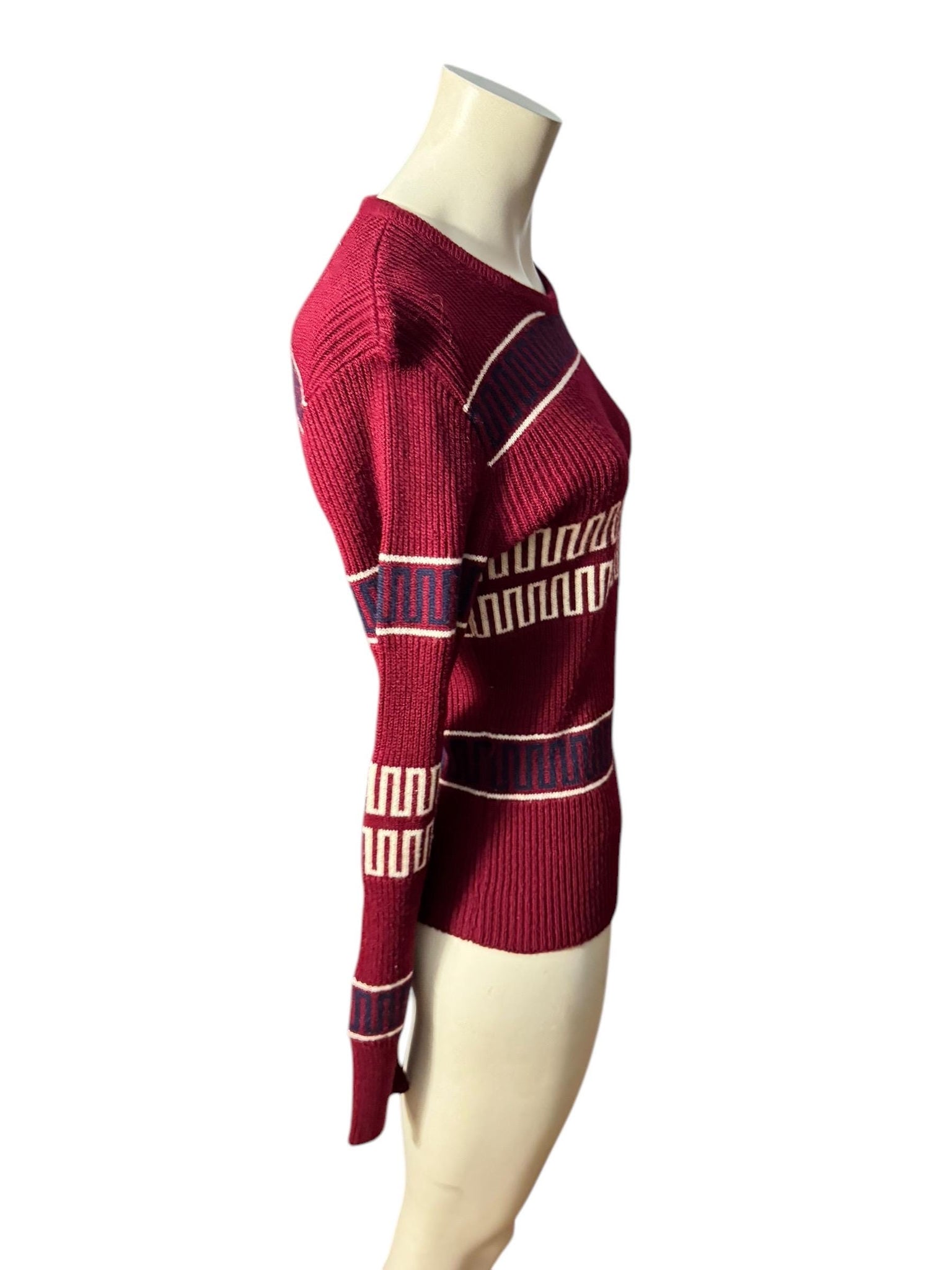 Vintage 1970’s maroon mod acrylic sweater M
