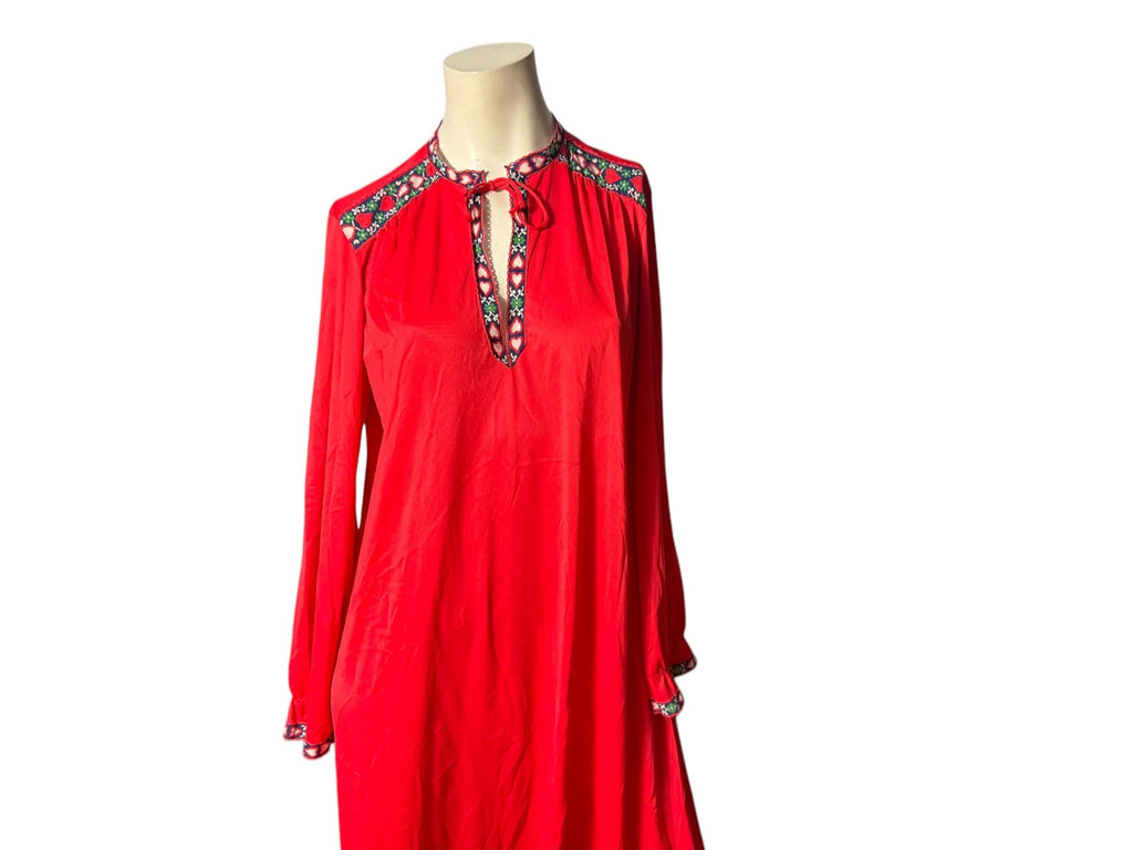 Vintage 70's red Vanity Fair nightgown loungewear M