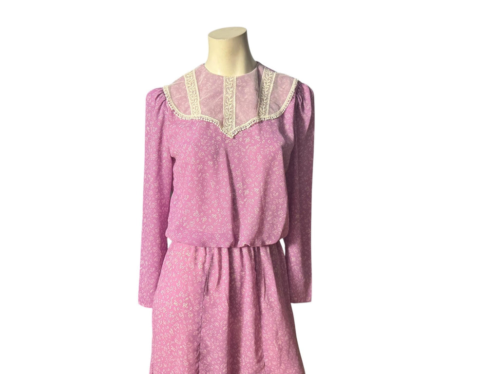 Vintage 80's lavender dress with lace collar M
