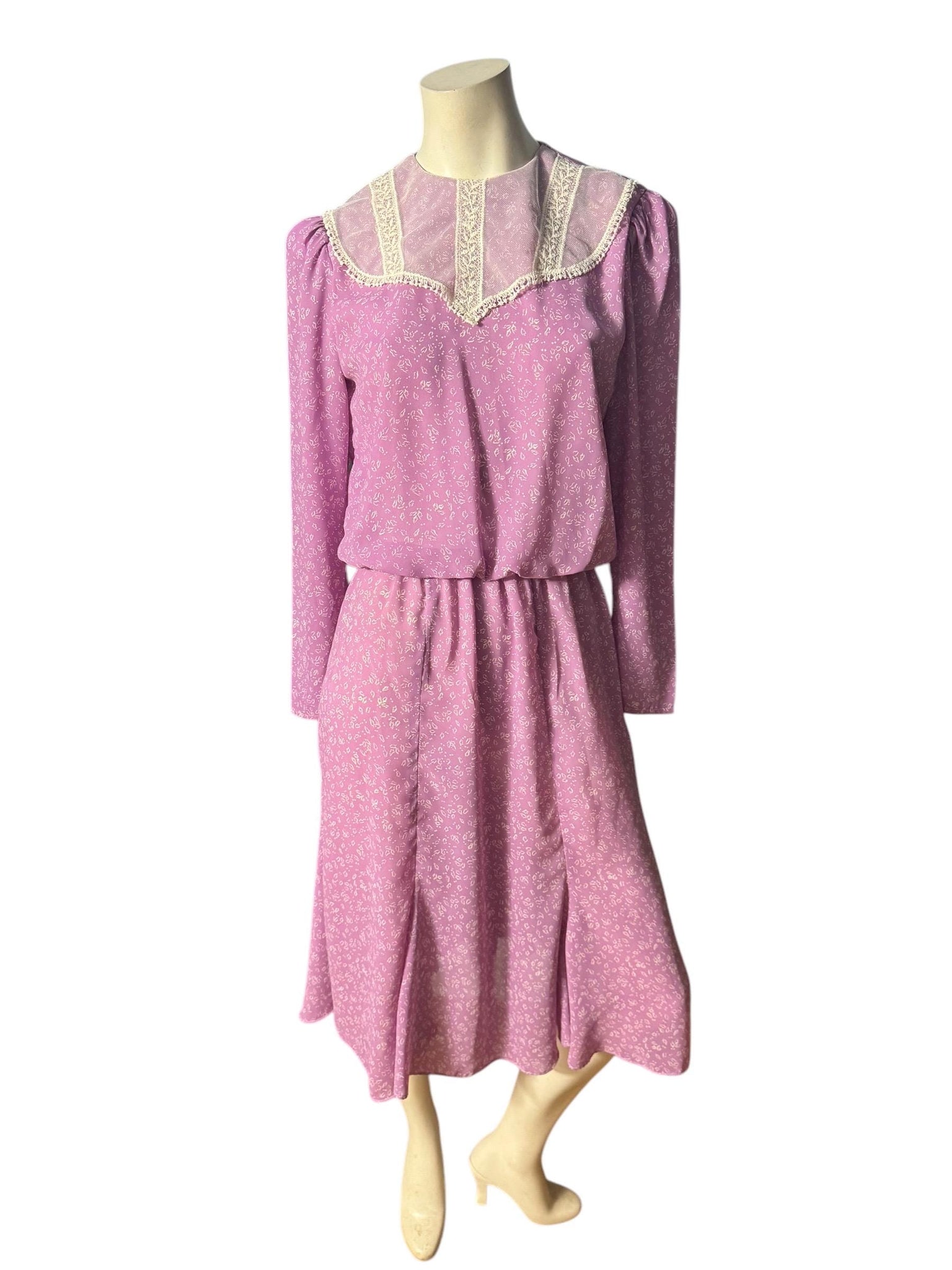 Vintage 80's lavender dress with lace collar M