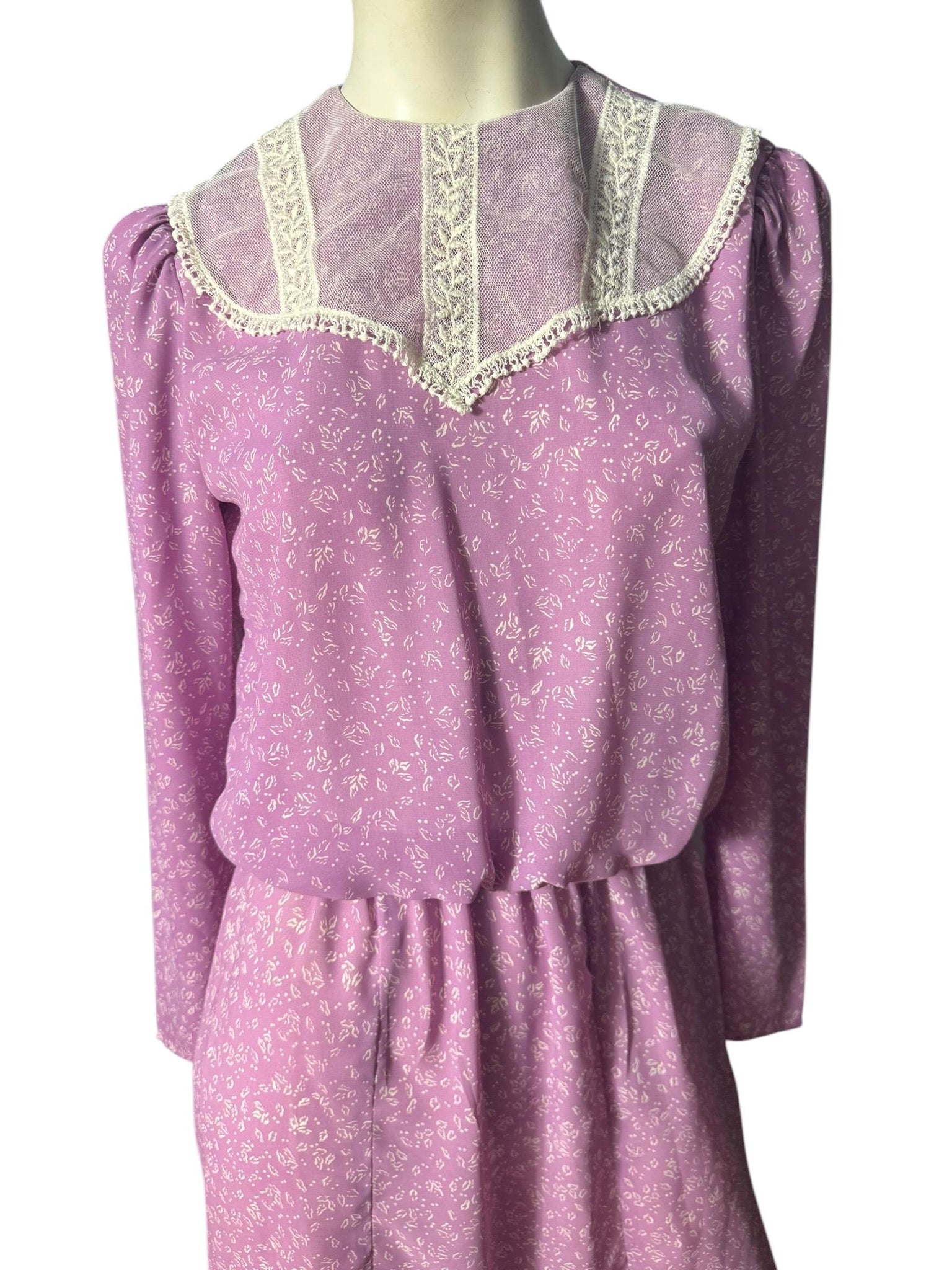 Vintage 80's lavender dress with lace collar M
