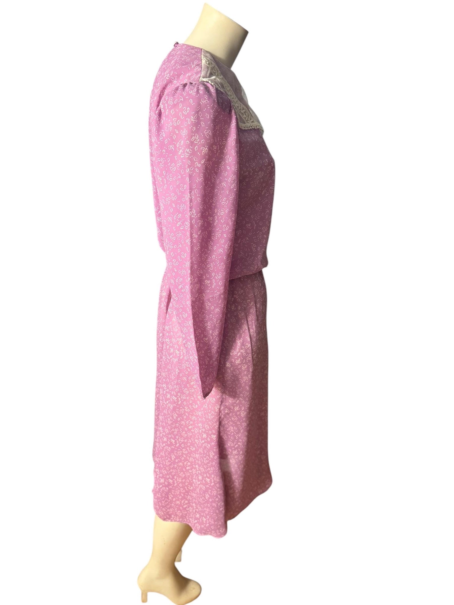 Vintage 80's lavender dress with lace collar M