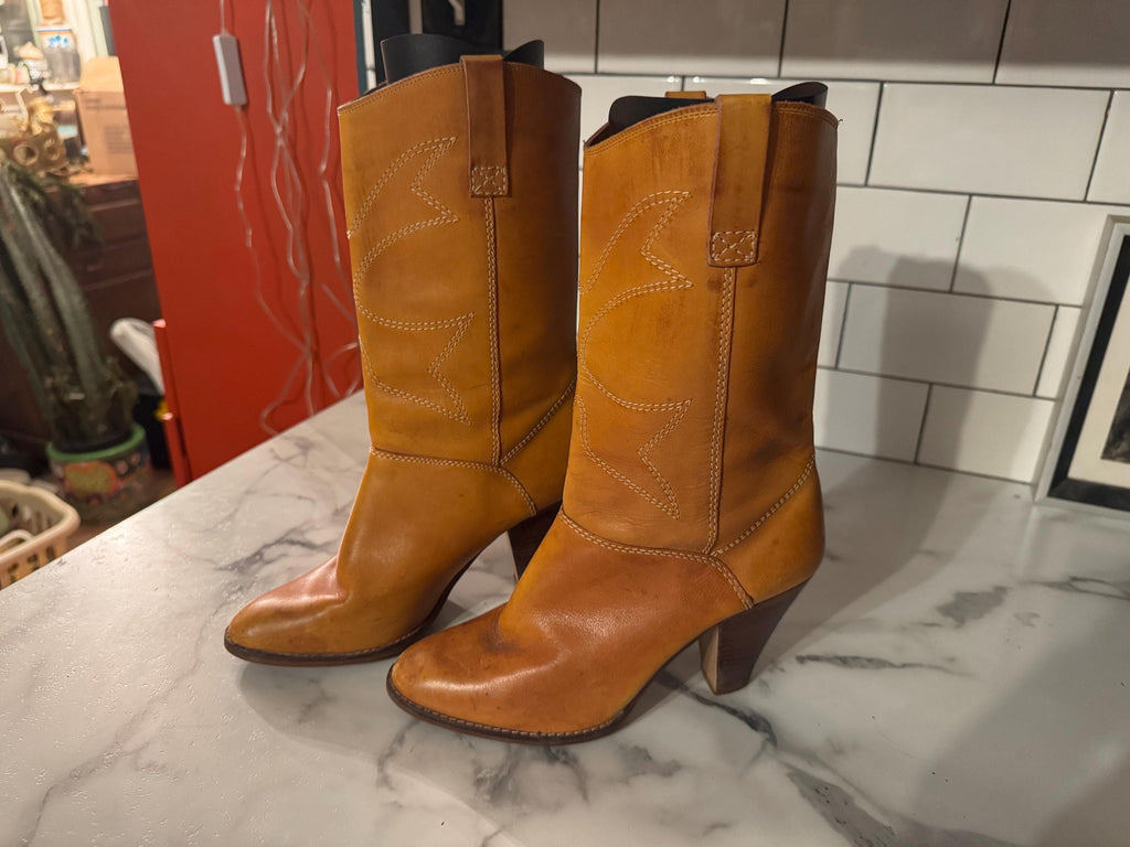 Vintage 70's tan short cowboy boots 7.5 M
