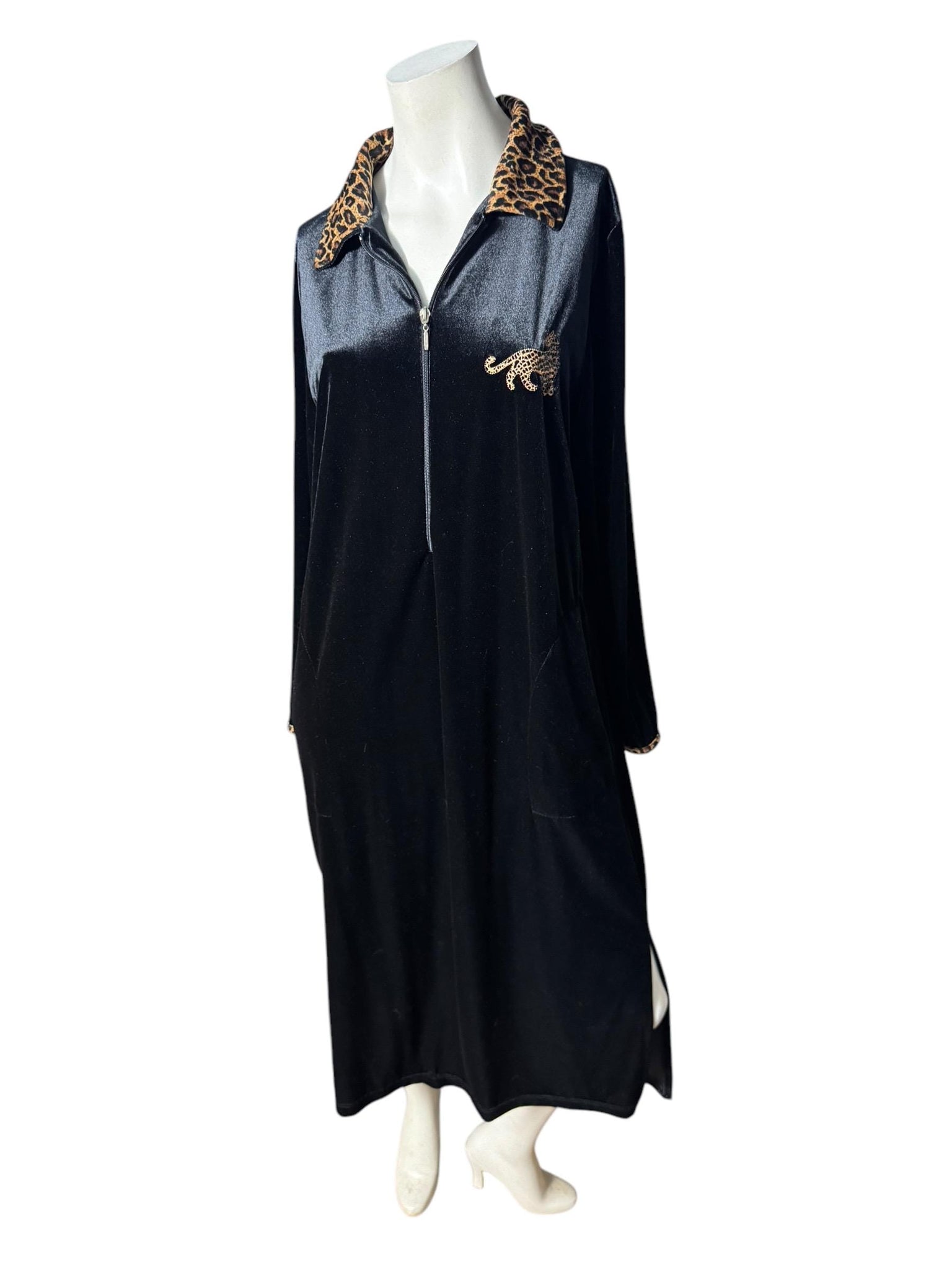 Vintage black leopard lounge robe M Amanda Stewart