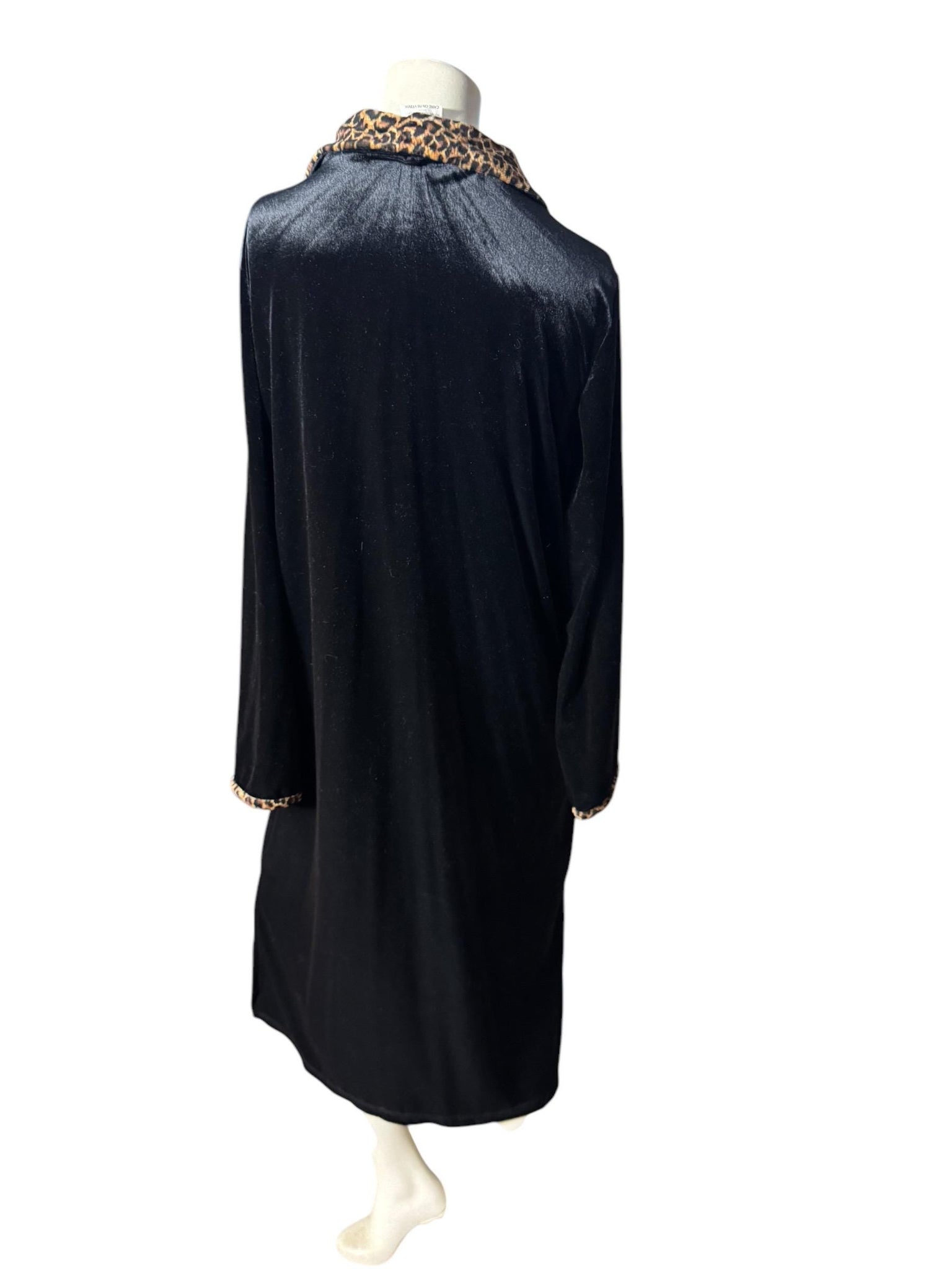Vintage black leopard lounge robe M Amanda Stewart
