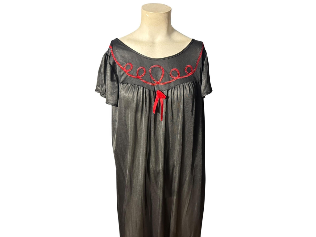 Vintage red & black nightgown L Correlations