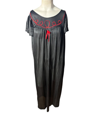 Vintage red & black nightgown L Correlations