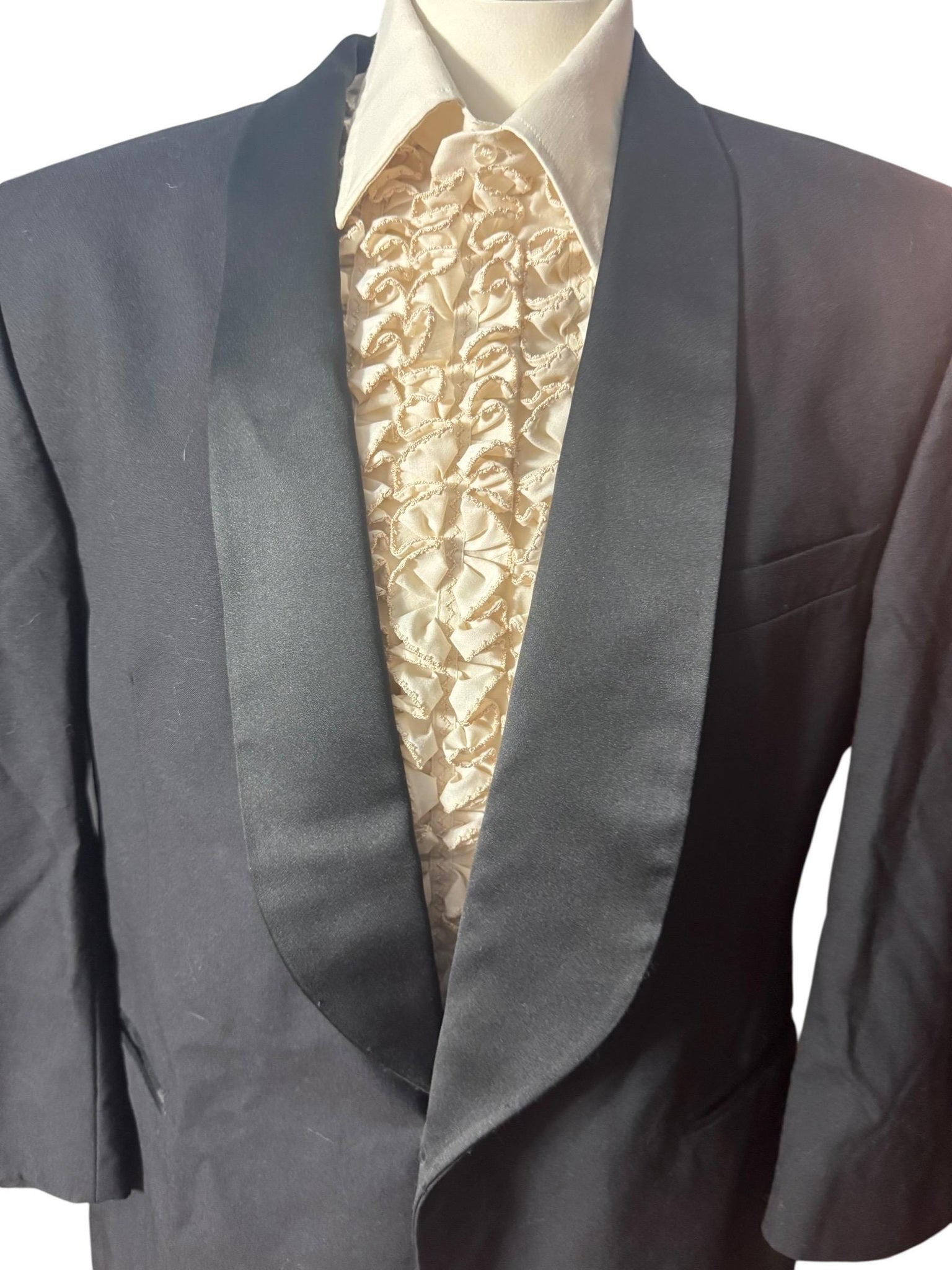Vintage black wool tuxedo jacket lapel 42