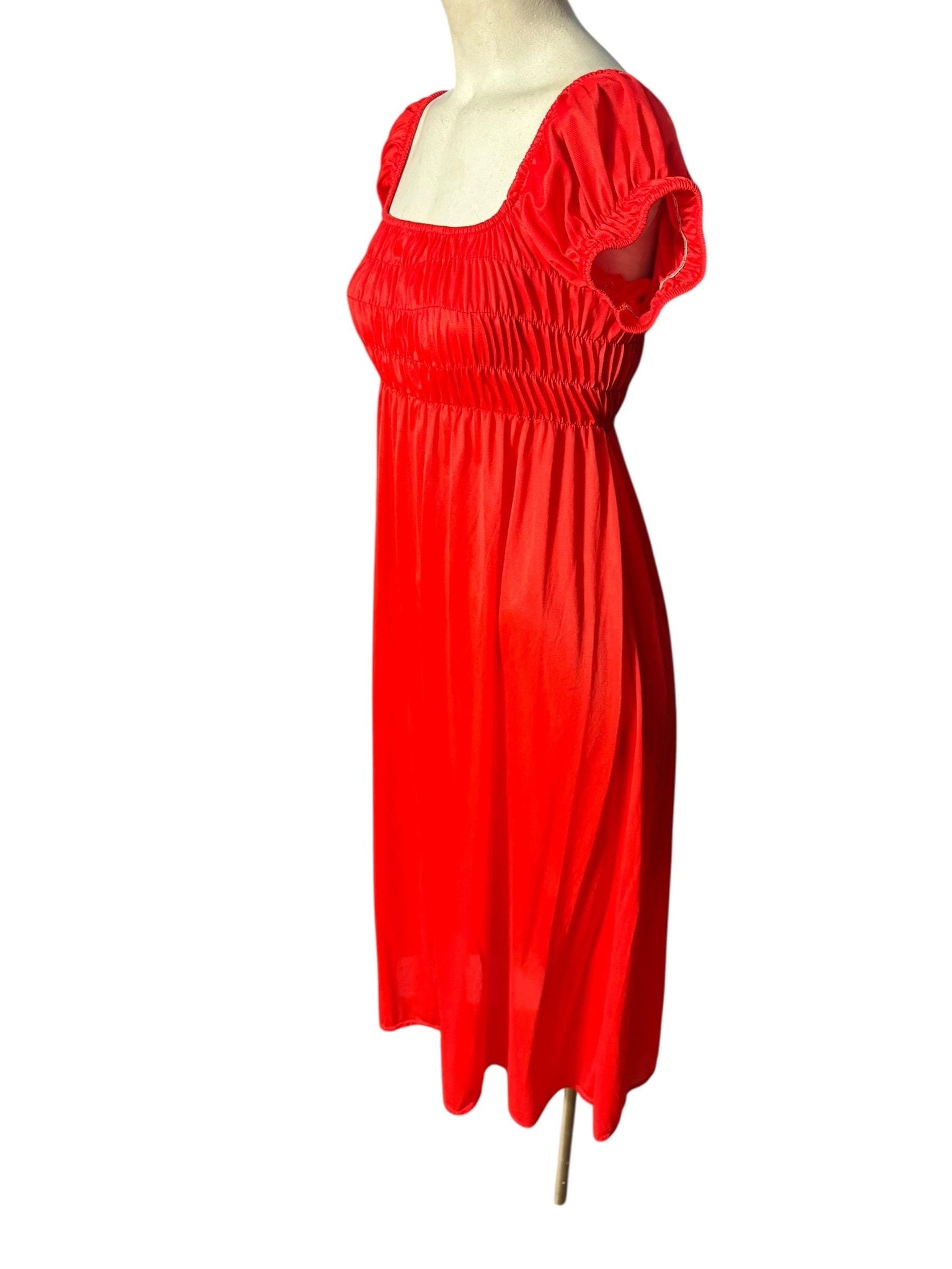 Vintage 70's long salmon smocked nightgown L